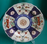 A Worcester Porcelain Plate, Queen's Pattern, c.1770
